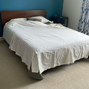 Pottery Barn Essential Linen Cotton Queen Bedskirt